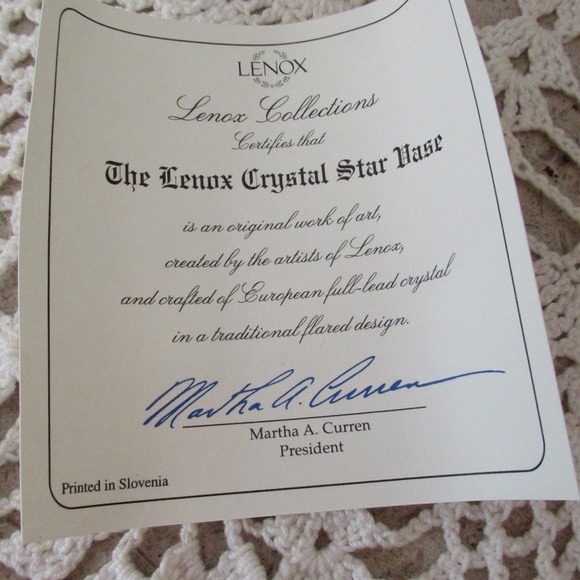 "The Lenox Crystal Star" Lead Crystal Vase - Picture 3 of 7